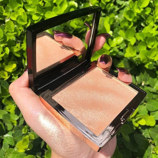 Janelle Illuminator Makeup Powder